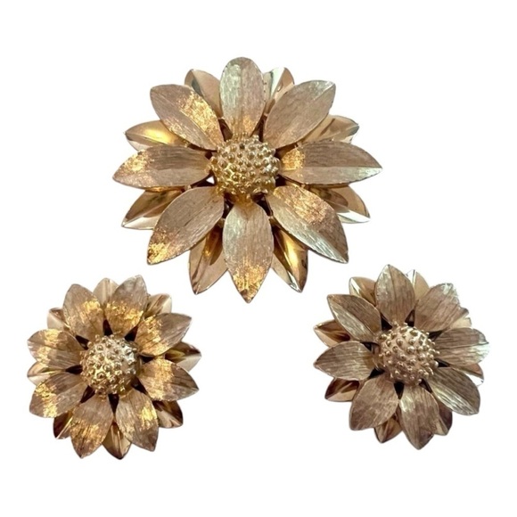 Vintage Sarah Coventry vintage Brooch and earrings set. - Picture 1 of 3